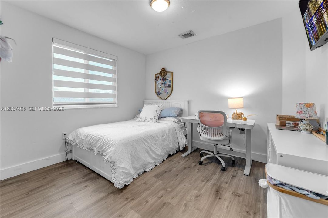 En Venta: $814,990 (5 camas, 3 baños, 2625 Pies cuadrados)