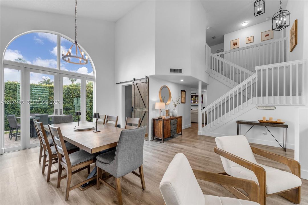 En Venta: $814,990 (5 camas, 3 baños, 2625 Pies cuadrados)