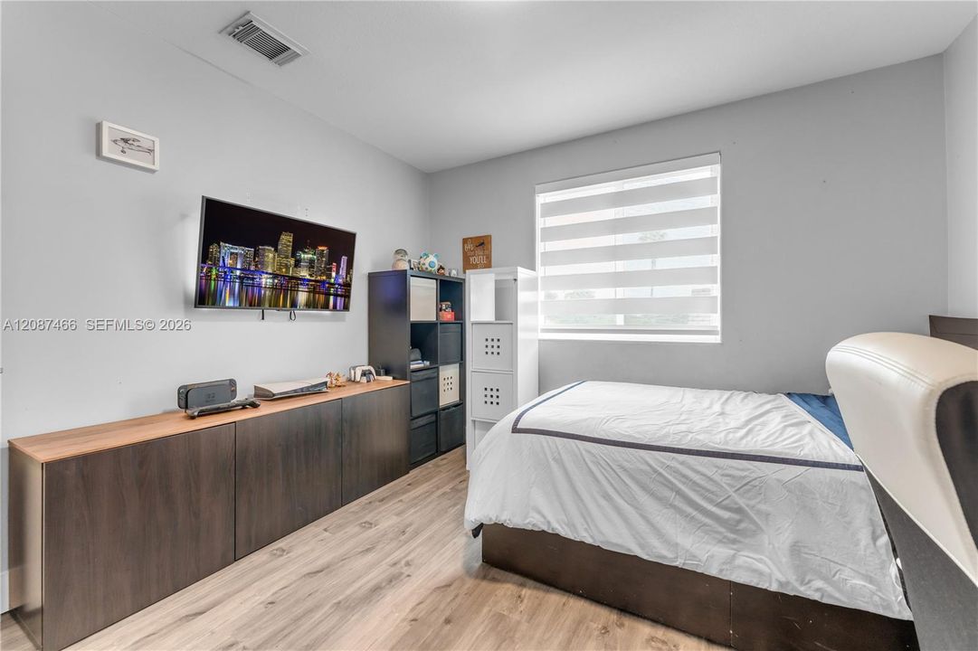En Venta: $814,990 (5 camas, 3 baños, 2625 Pies cuadrados)
