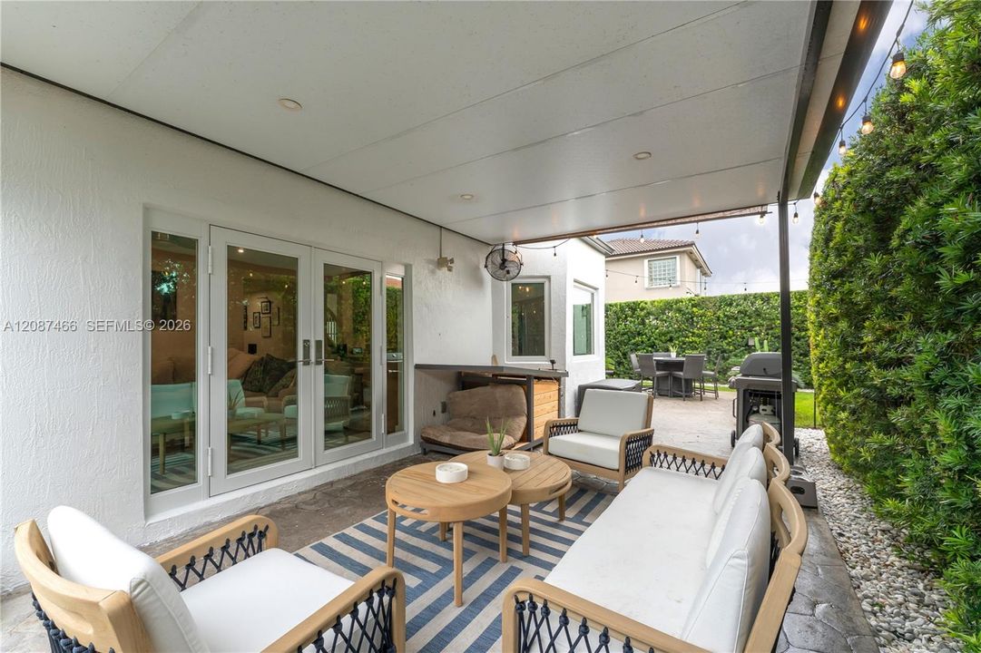 En Venta: $814,990 (5 camas, 3 baños, 2625 Pies cuadrados)