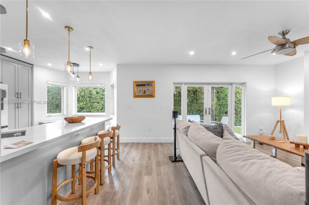 En Venta: $814,990 (5 camas, 3 baños, 2625 Pies cuadrados)