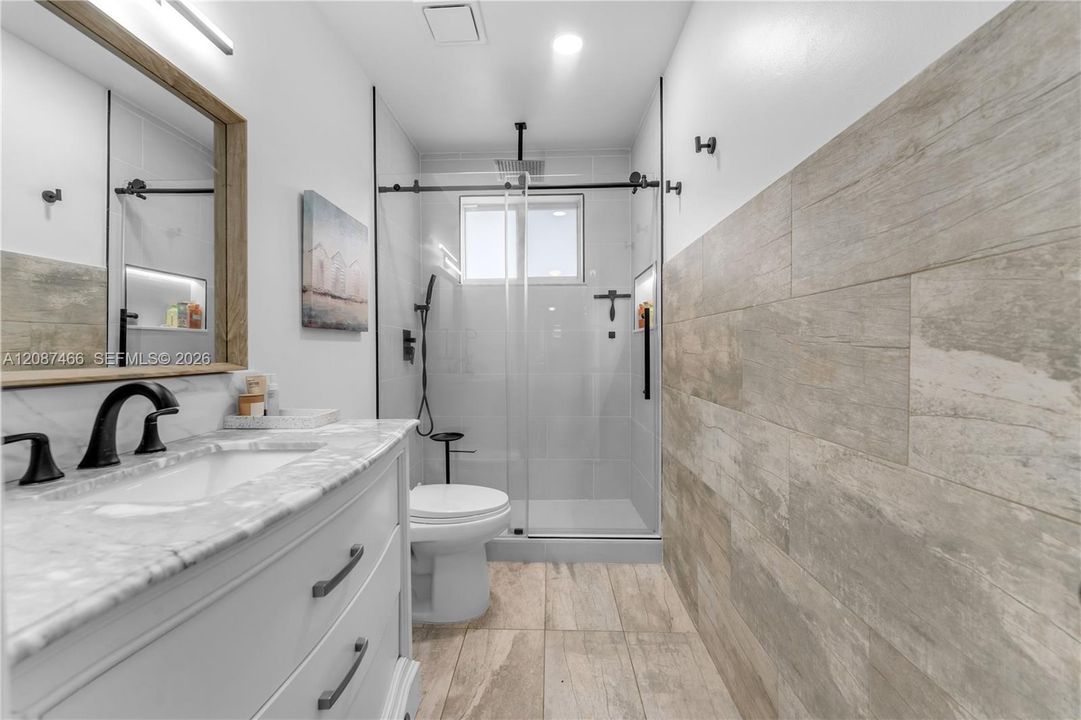 En Venta: $814,990 (5 camas, 3 baños, 2625 Pies cuadrados)