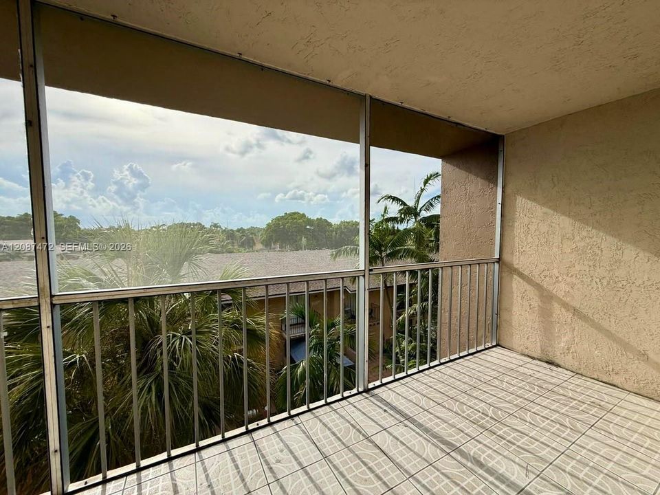 For Rent: $2,350 (2 beds, 2 baths, 1038 Square Feet)