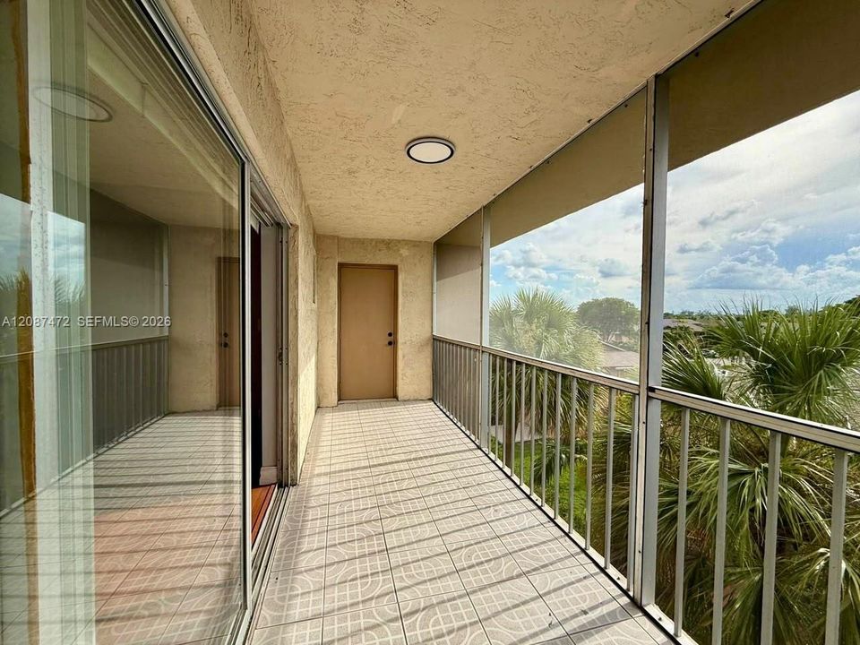 For Rent: $2,350 (2 beds, 2 baths, 1038 Square Feet)