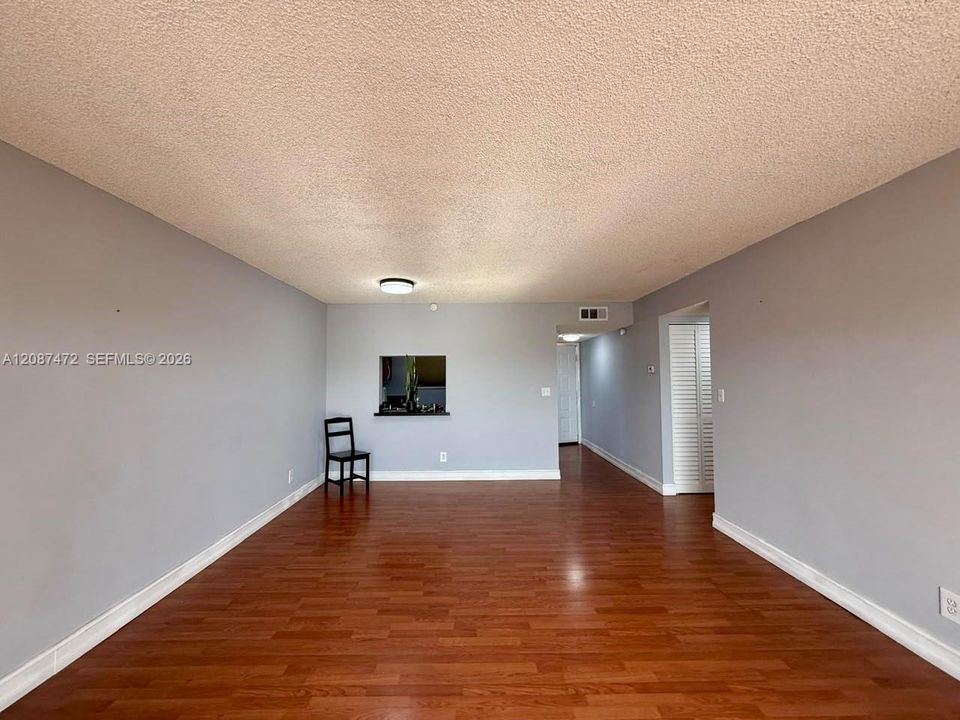 For Rent: $2,350 (2 beds, 2 baths, 1038 Square Feet)