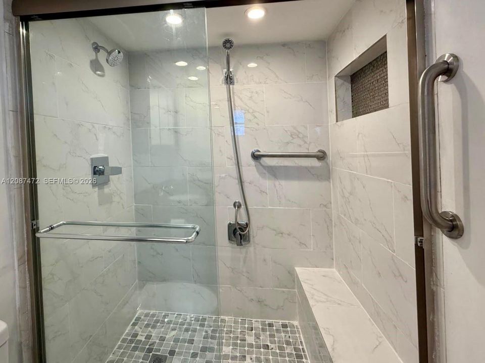 For Rent: $2,350 (2 beds, 2 baths, 1038 Square Feet)