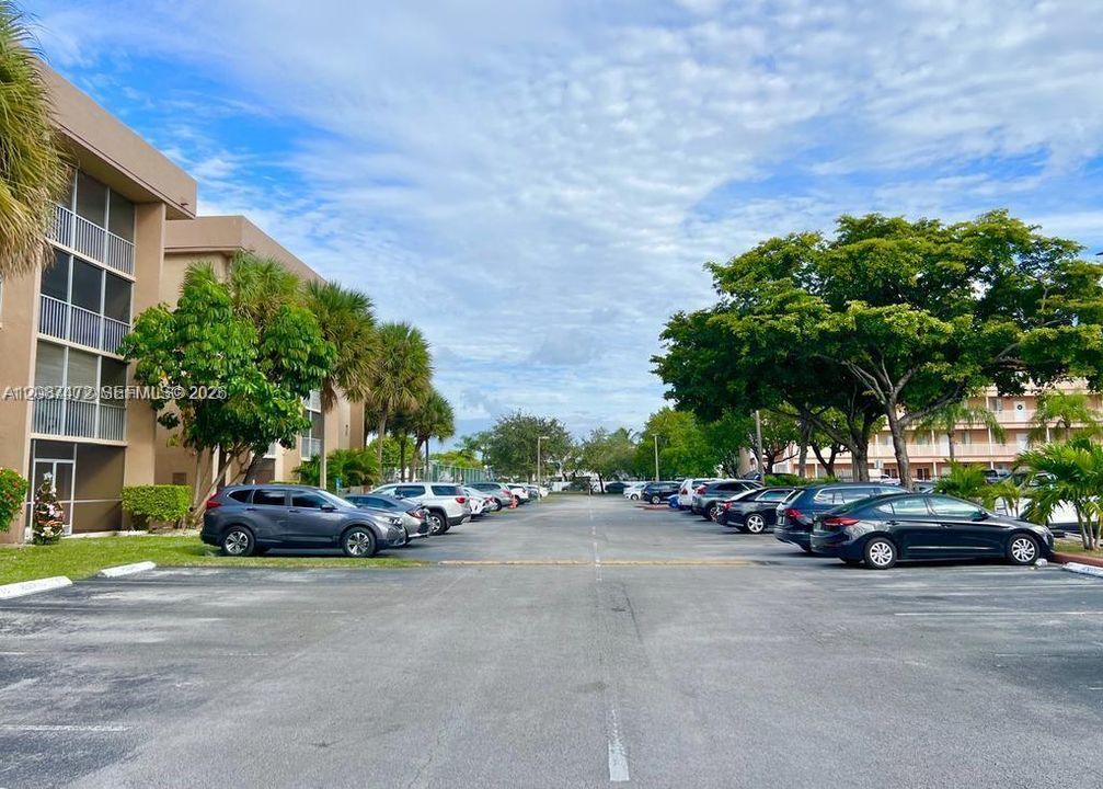 For Rent: $2,350 (2 beds, 2 baths, 1038 Square Feet)