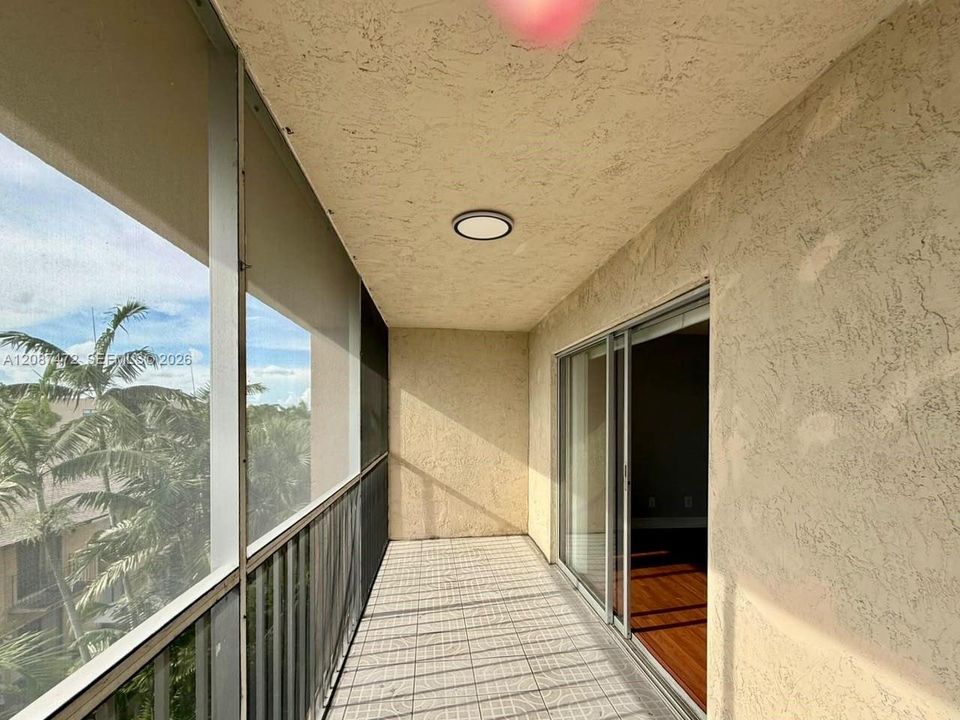 For Rent: $2,350 (2 beds, 2 baths, 1038 Square Feet)