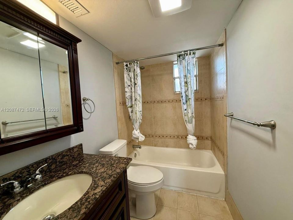 For Rent: $2,350 (2 beds, 2 baths, 1038 Square Feet)