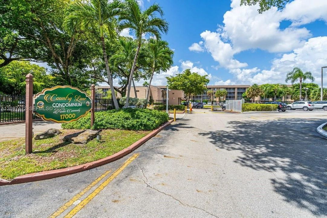 For Rent: $2,350 (2 beds, 2 baths, 1038 Square Feet)