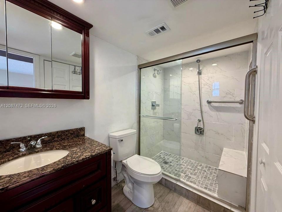 For Rent: $2,350 (2 beds, 2 baths, 1038 Square Feet)