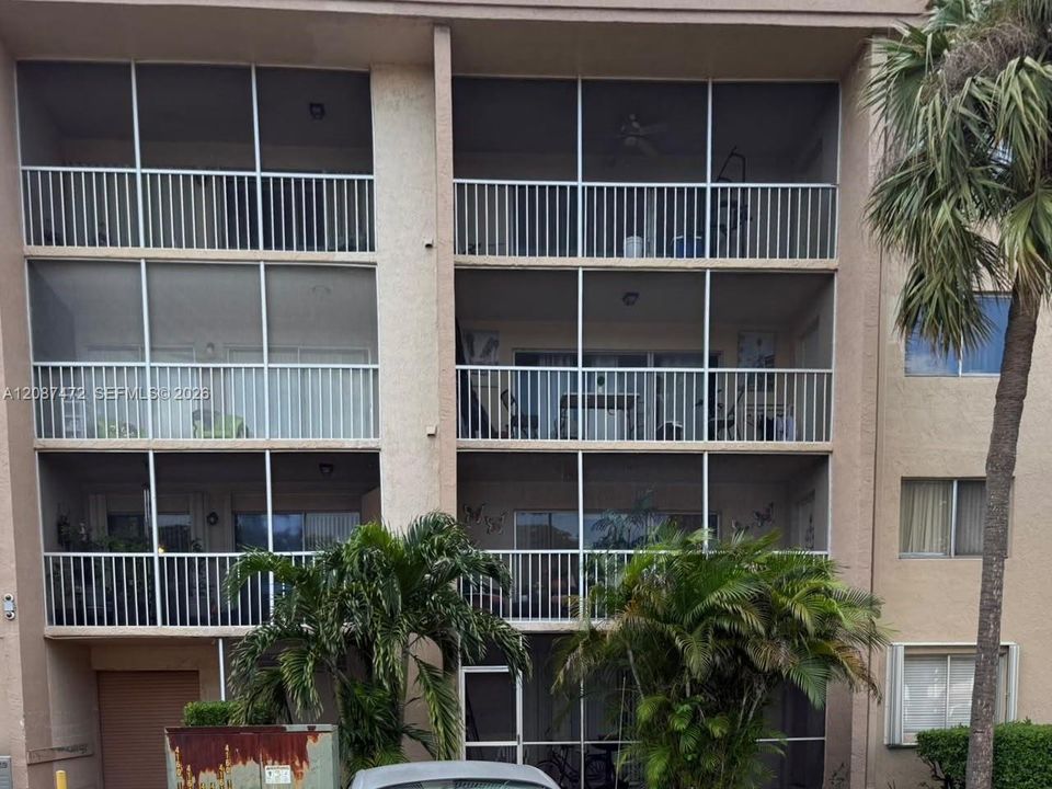 For Rent: $2,350 (2 beds, 2 baths, 1038 Square Feet)