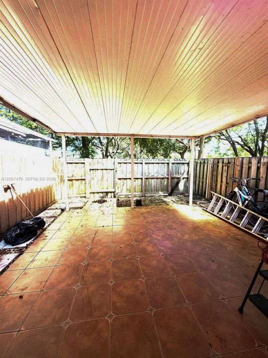 For Rent: $2,700 (3 beds, 2 baths, 1220 Square Feet)