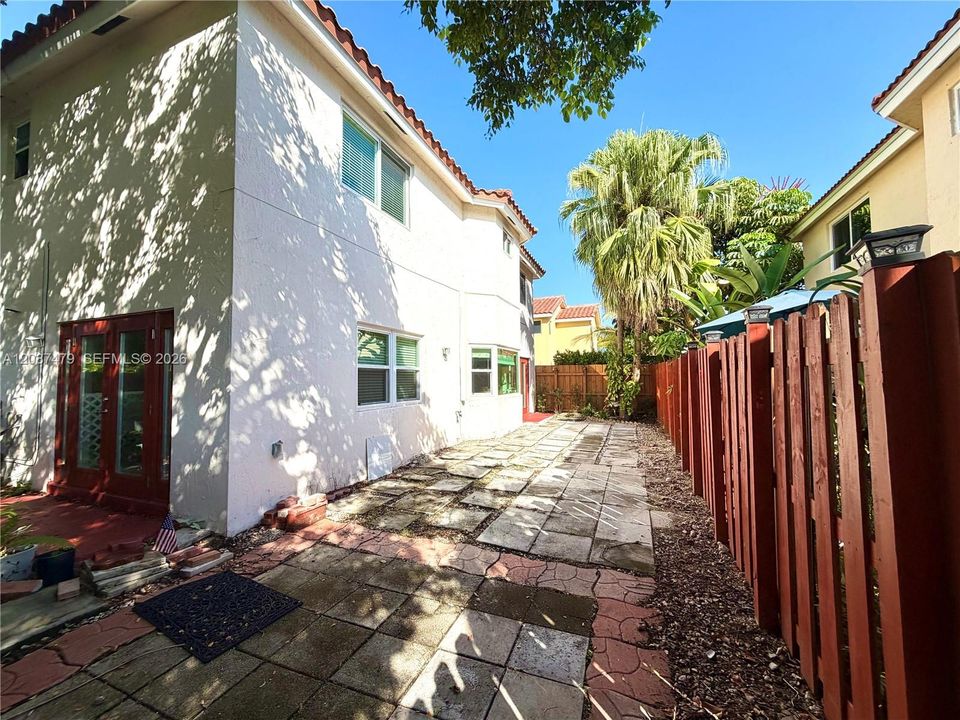 For Rent: $3,500 (3 beds, 2 baths, 1815 Square Feet)