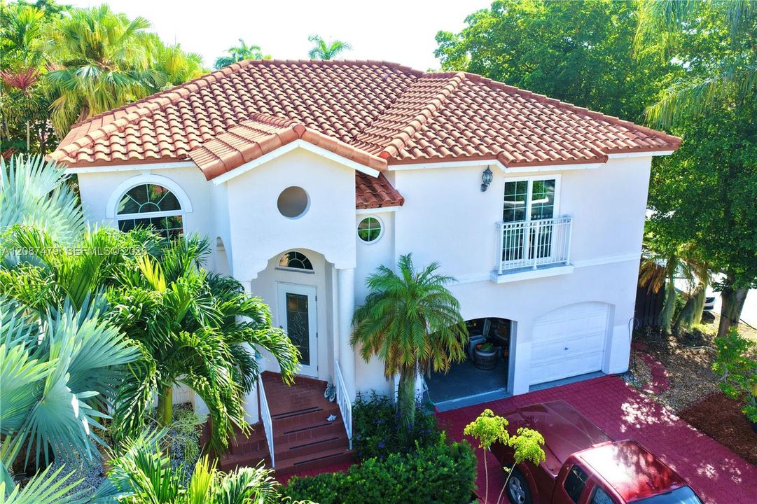 For Rent: $3,500 (3 beds, 2 baths, 1815 Square Feet)