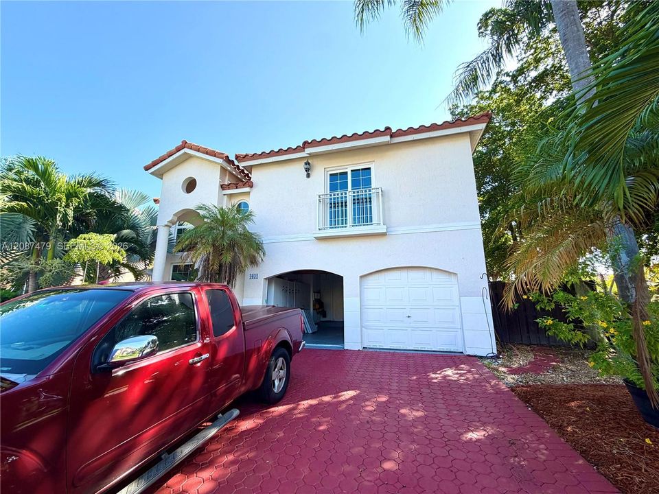 For Rent: $3,500 (3 beds, 2 baths, 1815 Square Feet)