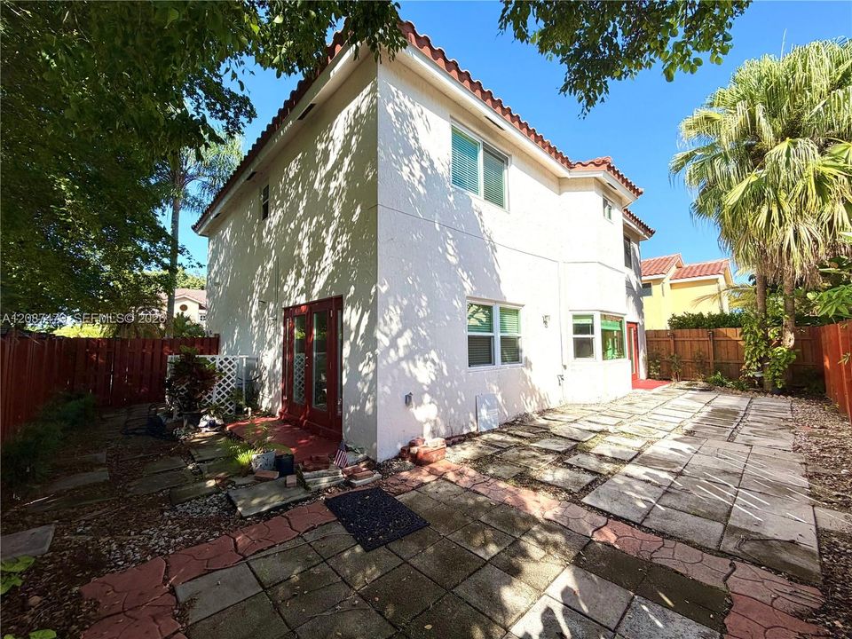For Rent: $3,500 (3 beds, 2 baths, 1815 Square Feet)