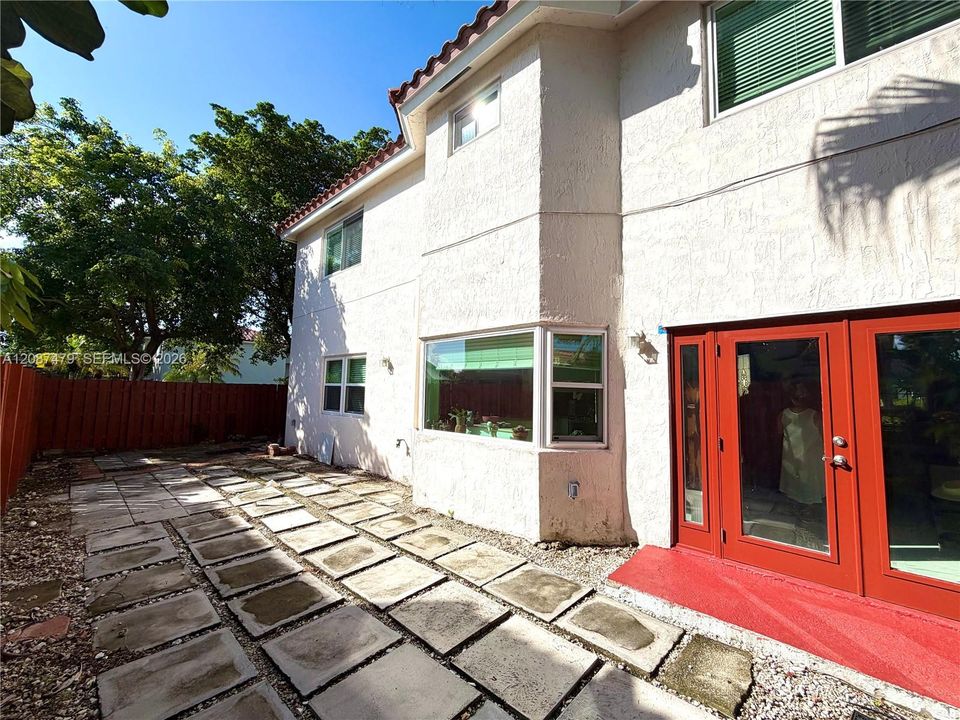 For Rent: $3,500 (3 beds, 2 baths, 1815 Square Feet)