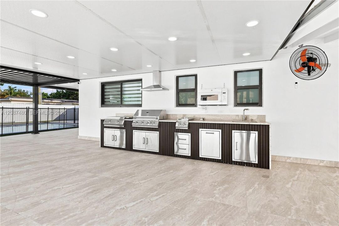 В аренду: $4,500 (3 спален, 2 ванн, 1232 Квадратных фут)