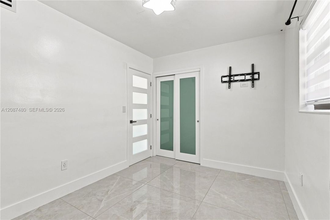 В аренду: $4,500 (3 спален, 2 ванн, 1232 Квадратных фут)