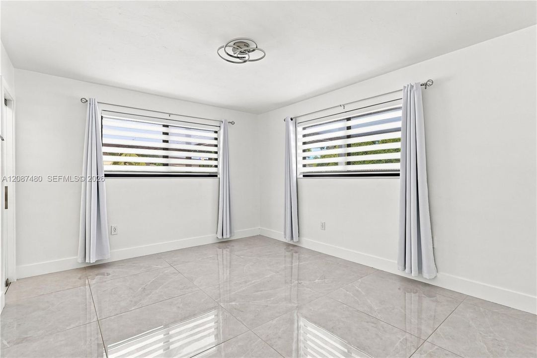 В аренду: $4,500 (3 спален, 2 ванн, 1232 Квадратных фут)