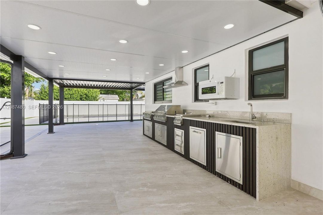 В аренду: $4,500 (3 спален, 2 ванн, 1232 Квадратных фут)