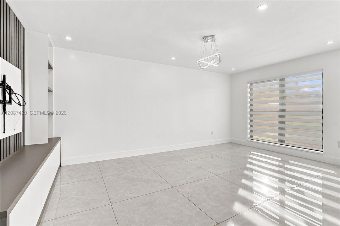 В аренду: $4,500 (3 спален, 2 ванн, 1232 Квадратных фут)