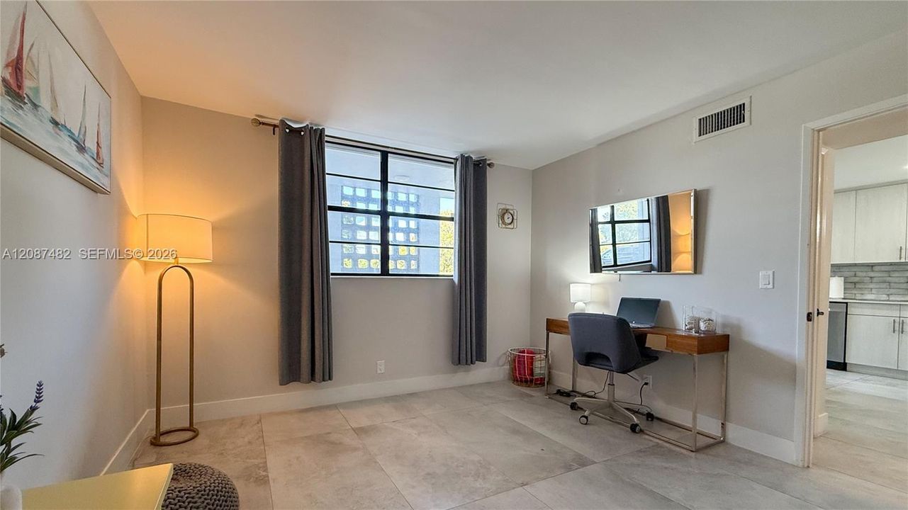 For Sale: $275,000 (2 beds, 2 baths, 970 Square Feet)