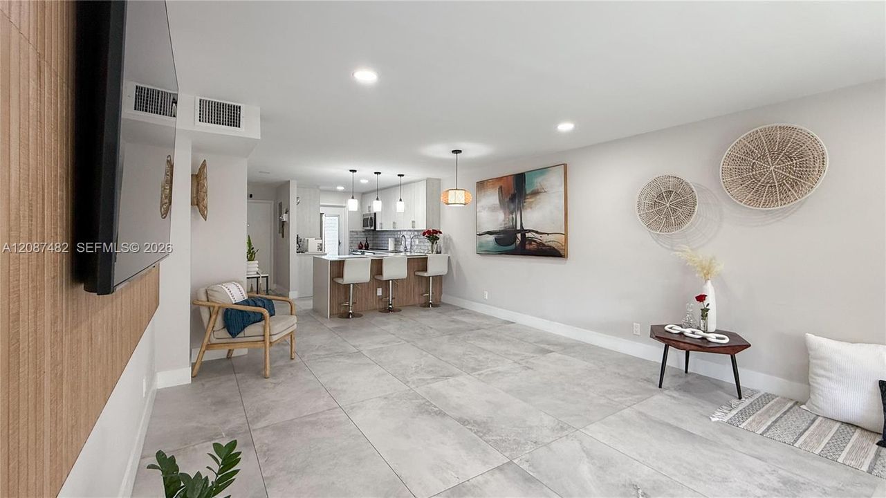 For Sale: $275,000 (2 beds, 2 baths, 970 Square Feet)