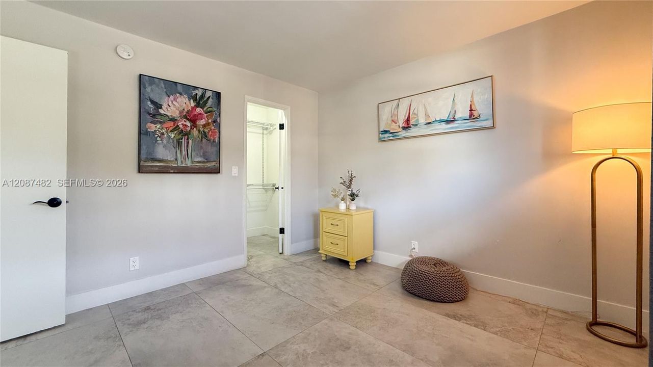 For Sale: $275,000 (2 beds, 2 baths, 970 Square Feet)