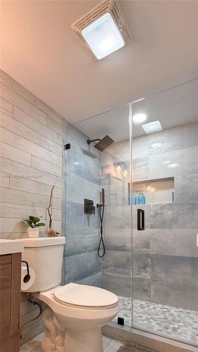 For Sale: $275,000 (2 beds, 2 baths, 970 Square Feet)