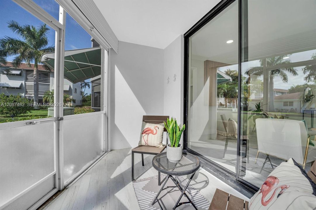 For Sale: $275,000 (2 beds, 2 baths, 970 Square Feet)
