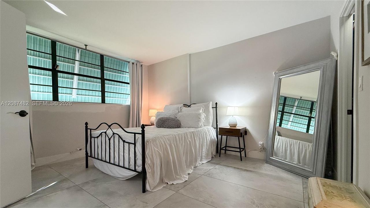 For Sale: $275,000 (2 beds, 2 baths, 970 Square Feet)