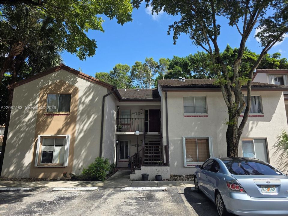 For Sale: $215,000 (1 beds, 1 baths, 862 Square Feet)