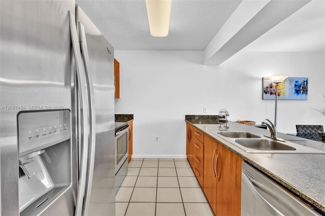 For Sale: $510,000 (1 beds, 1 baths, 825 Square Feet)