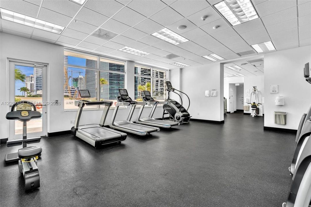 For Sale: $510,000 (1 beds, 1 baths, 825 Square Feet)