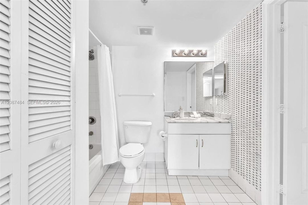 For Sale: $510,000 (1 beds, 1 baths, 825 Square Feet)