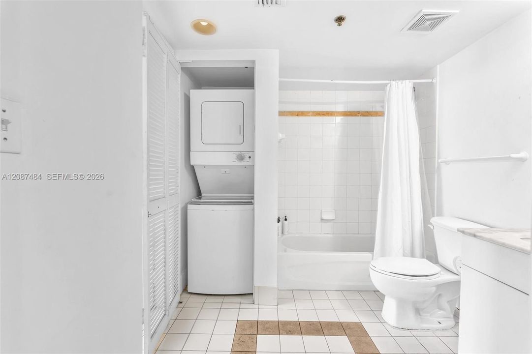 For Sale: $510,000 (1 beds, 1 baths, 825 Square Feet)