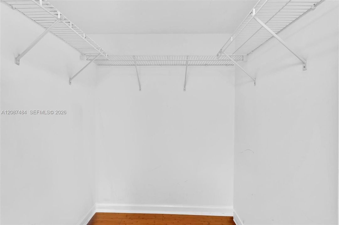 For Sale: $510,000 (1 beds, 1 baths, 825 Square Feet)