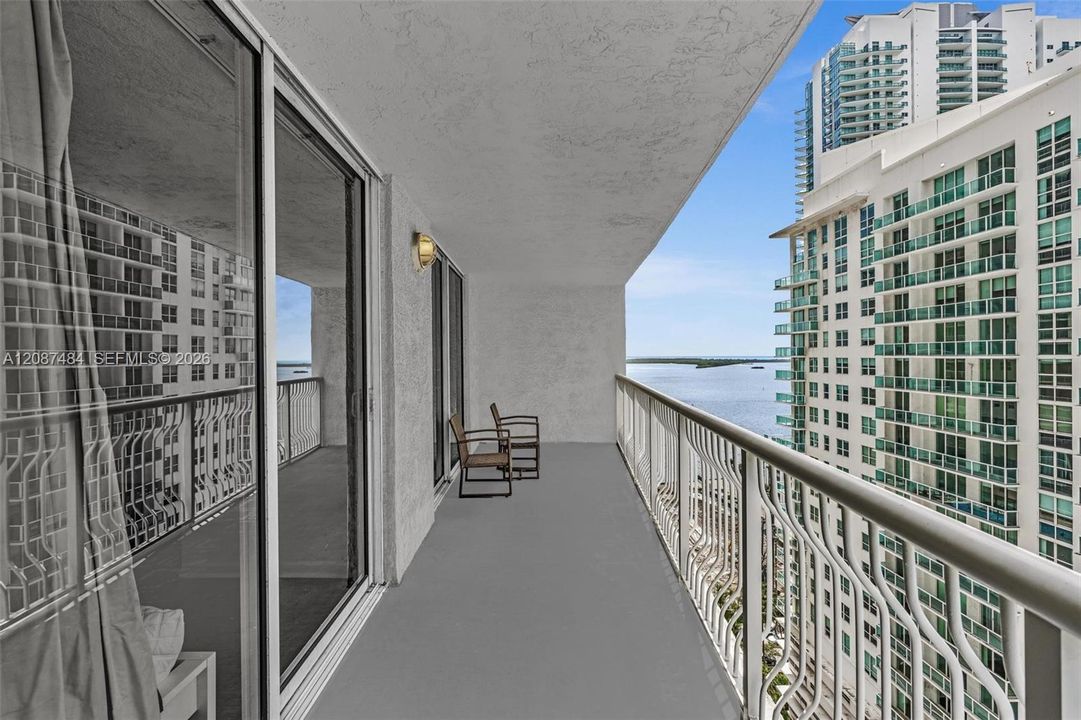 For Sale: $510,000 (1 beds, 1 baths, 825 Square Feet)