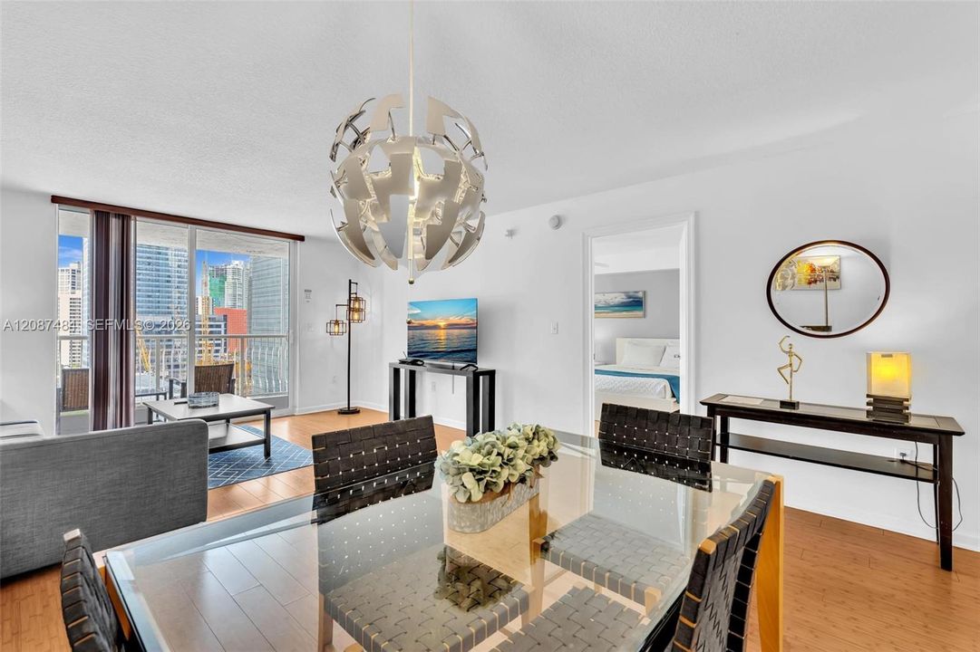 For Sale: $510,000 (1 beds, 1 baths, 825 Square Feet)
