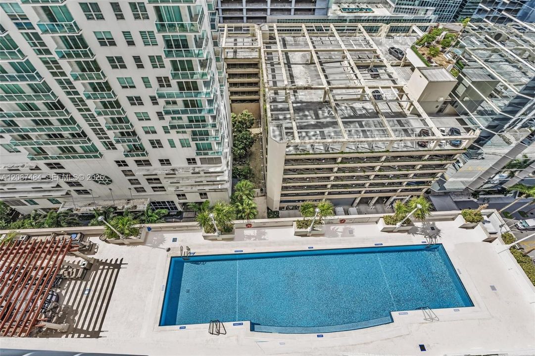 For Sale: $510,000 (1 beds, 1 baths, 825 Square Feet)