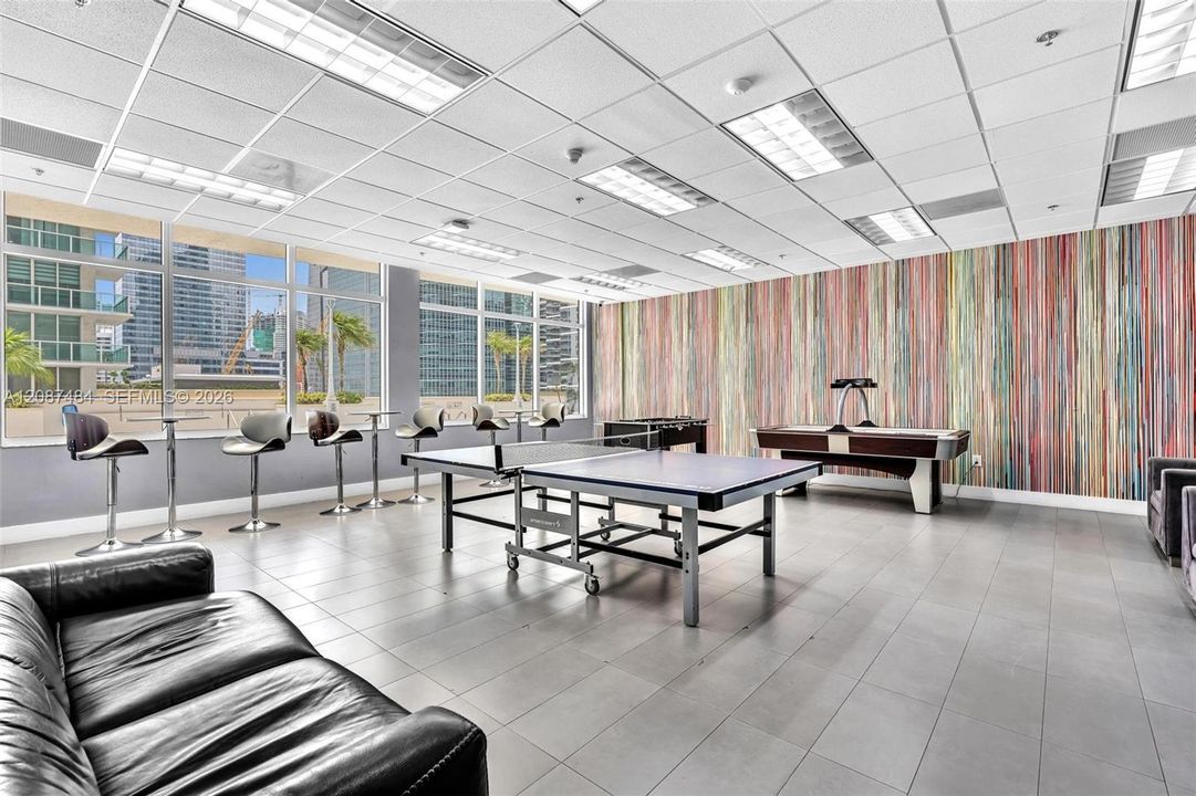 For Sale: $510,000 (1 beds, 1 baths, 825 Square Feet)