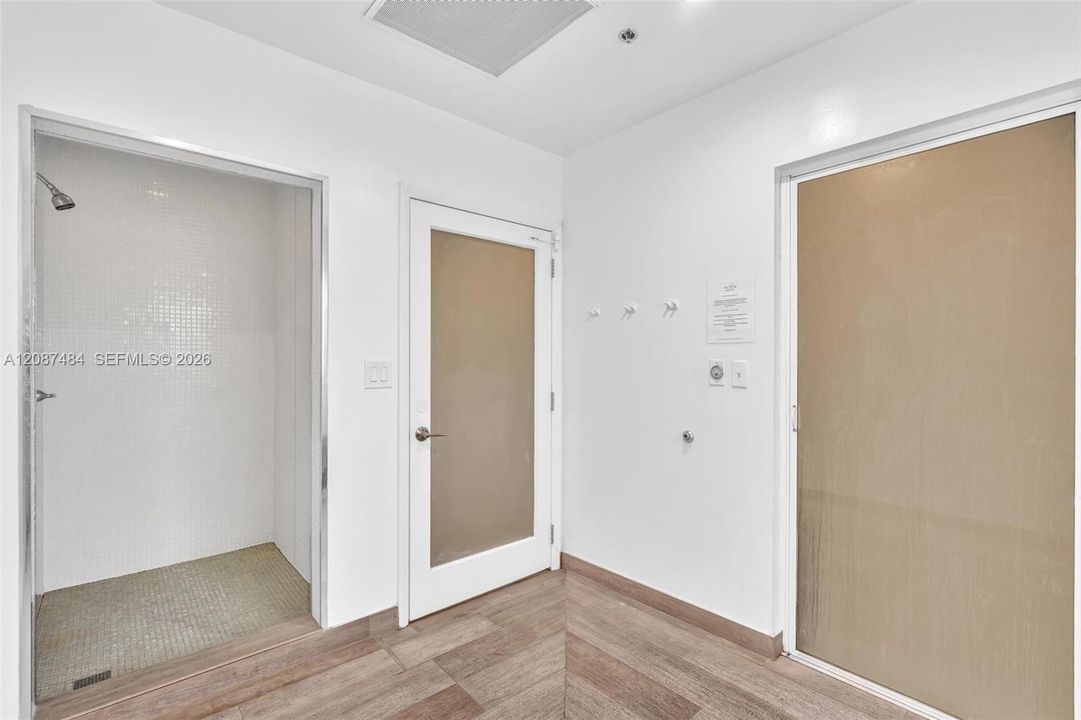 For Sale: $510,000 (1 beds, 1 baths, 825 Square Feet)