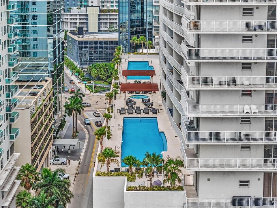 For Sale: $510,000 (1 beds, 1 baths, 825 Square Feet)