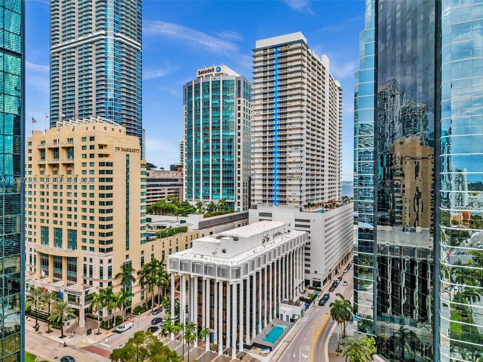 For Sale: $510,000 (1 beds, 1 baths, 825 Square Feet)