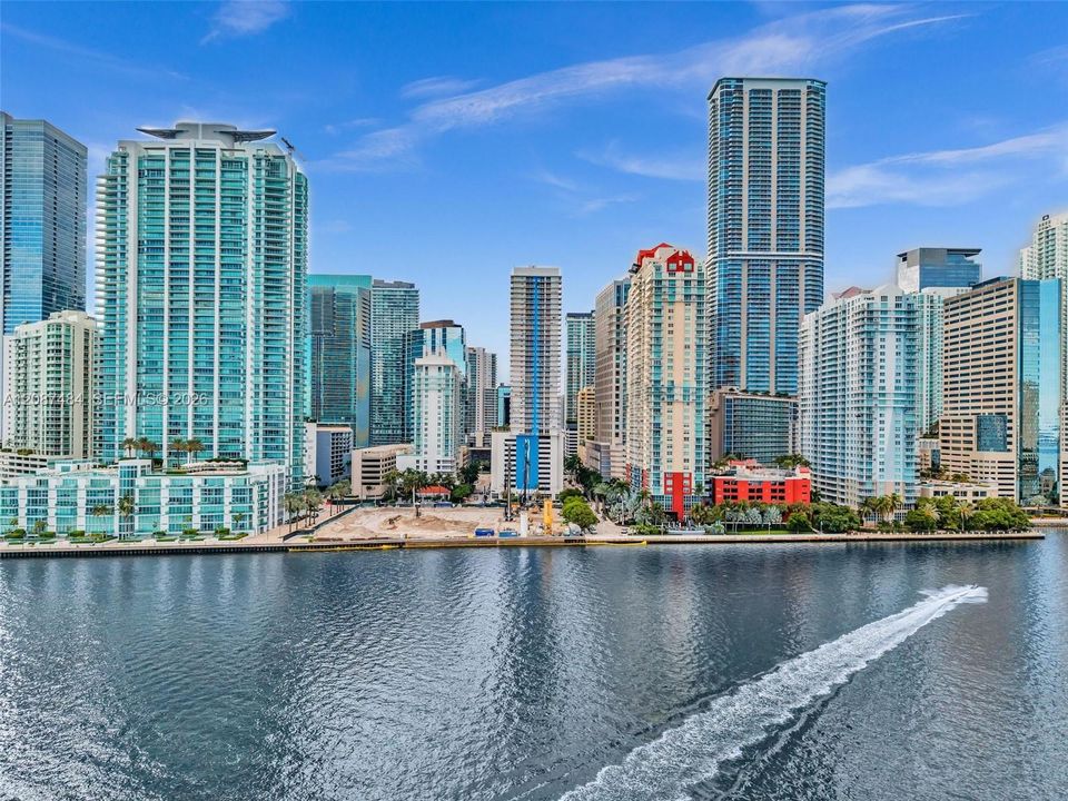 For Sale: $510,000 (1 beds, 1 baths, 825 Square Feet)