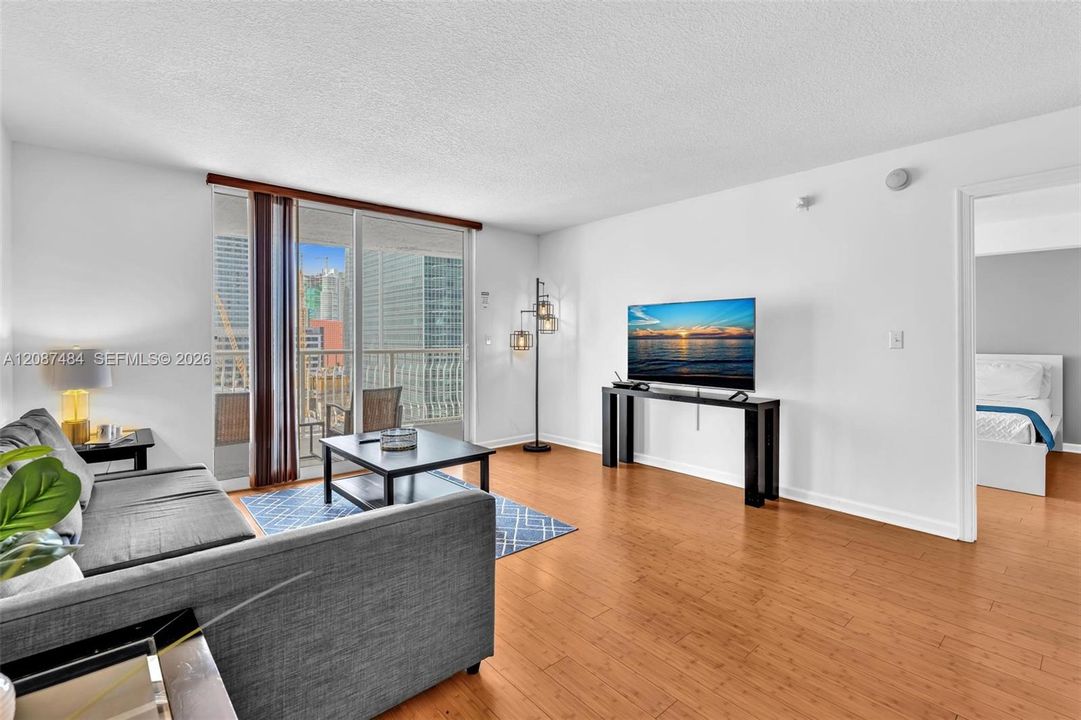 For Sale: $510,000 (1 beds, 1 baths, 825 Square Feet)