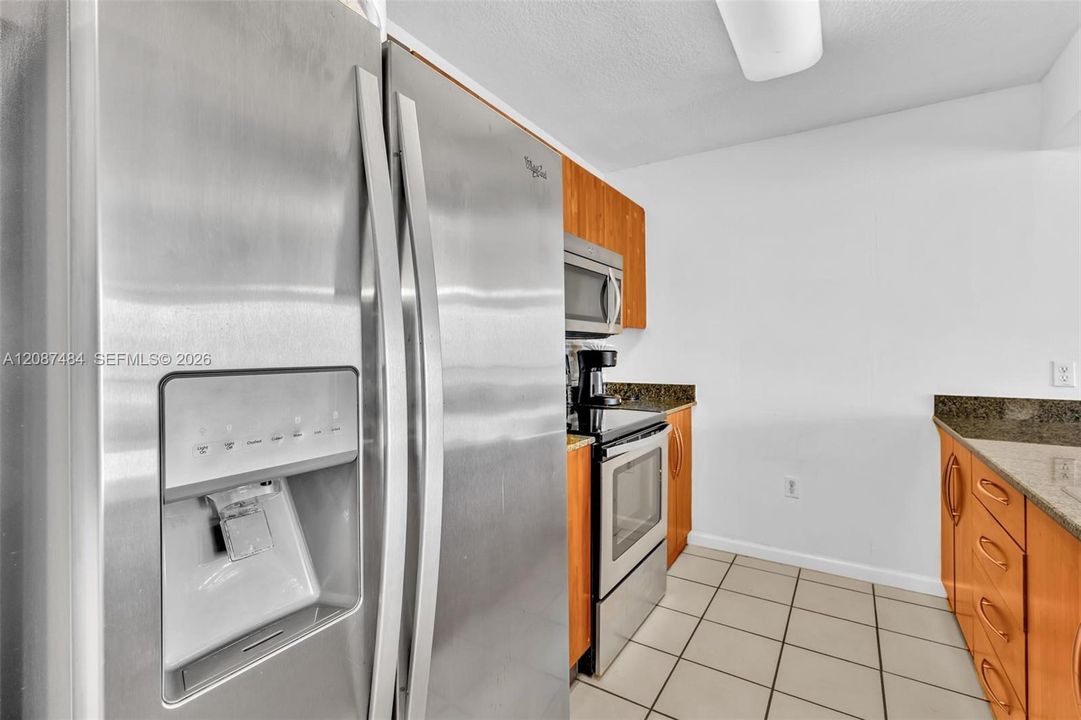 For Sale: $510,000 (1 beds, 1 baths, 825 Square Feet)