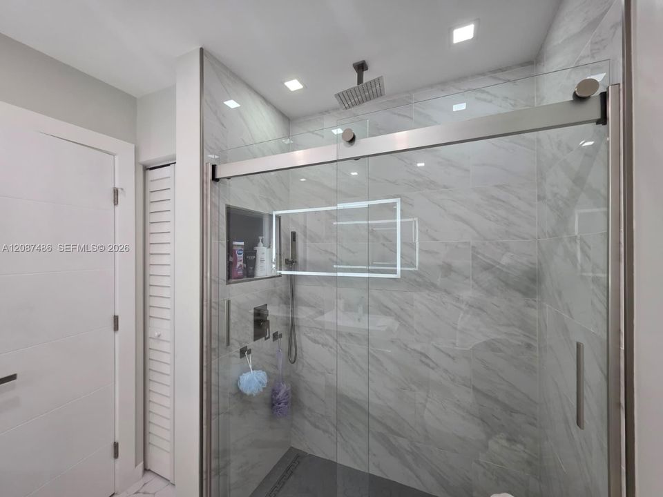 На продажу: $325,000 (2 спален, 1 ванн, 936 Квадратных фут)